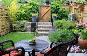 Couvrir son mobilier de jardin avec une bâche : quel intérêt ? Couvrir son mobilier de jardin avec une bâche